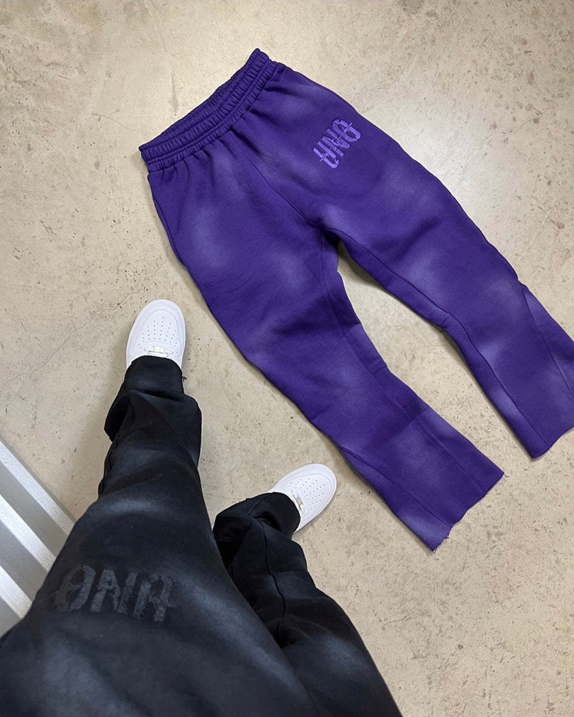 WASHED FLARED SWEATPANTS - BLACK image 3