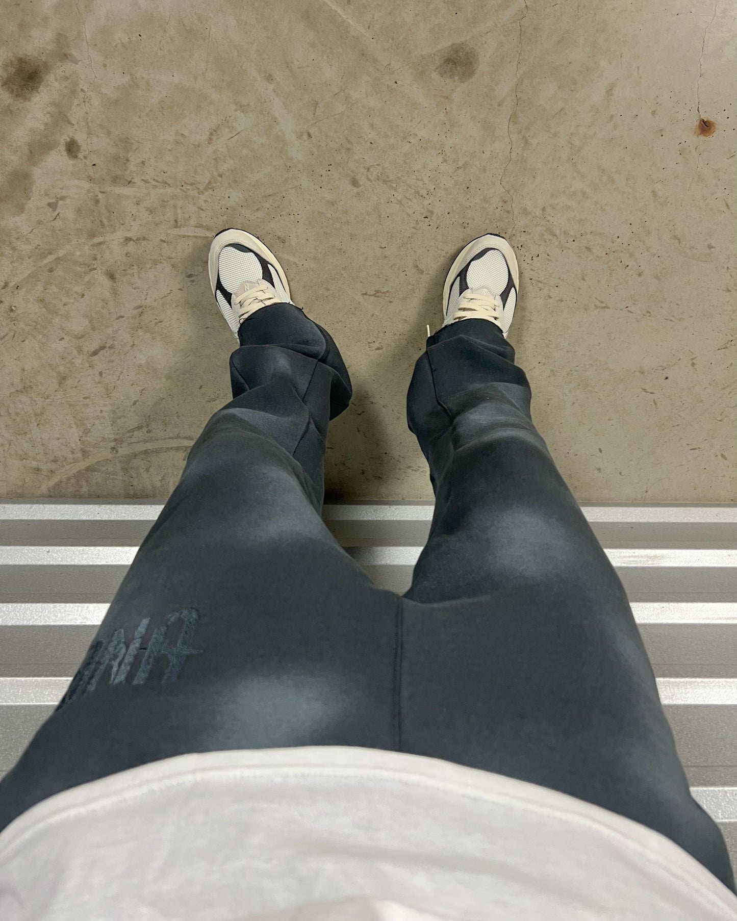 WASHED FLARED SWEATPANTS - GREY image 3